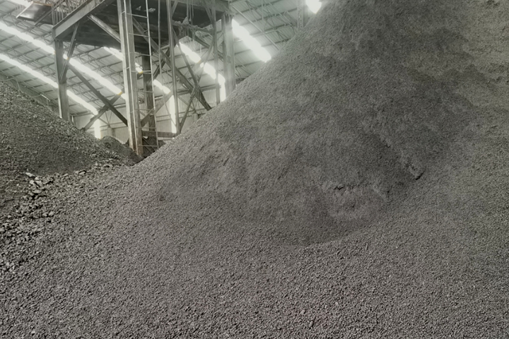 低溫蒸汽余熱煤泥烘干機采用內熱式蒸汽回轉干燥機對濕煤泥進行間接干燥，無三廢產生，節(jié)能環(huán)保，綠色高效，干燥環(huán)境安全。