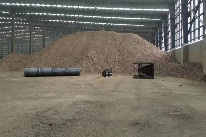 礦石烘干機(jī)是東鼎干燥針對(duì)冶金建材行業(yè)推出的專(zhuān)用烘干設(shè)備，具有產(chǎn)能大、耐磨損、熱能消耗低、自動(dòng)化程度高的特點(diǎn)。