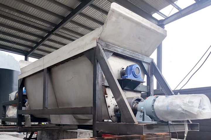 金屬污泥烘干機可以將金屬污泥再加工處理再利用，具有良好的社會經(jīng)濟環(huán)境效益。