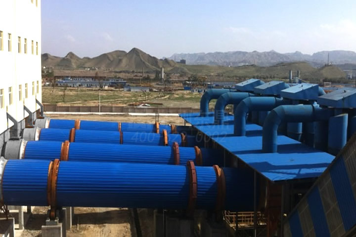 東鼎礦渣烘干機(jī)生產(chǎn)線可用于烘干水渣鋼渣、粉煤灰、電石渣、脫硫石膏、粘土、河沙、石英沙等礦渣物料。該系統(tǒng)采用新型三層烘干工藝，全套烘干設(shè)備設(shè)計合理，制作精良，性能穩(wěn)