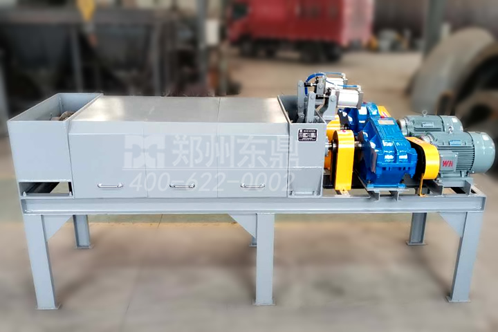螺旋擠壓脫水機具有產(chǎn)能大，操作維修方便，投入成本低，分單螺旋和雙螺旋系列脫水產(chǎn)品